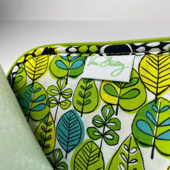 Vera Bradley quilted “Limes Up” retired pattern 2 side zip 8.5x10.5” iPad cover - Picture 6 of 7